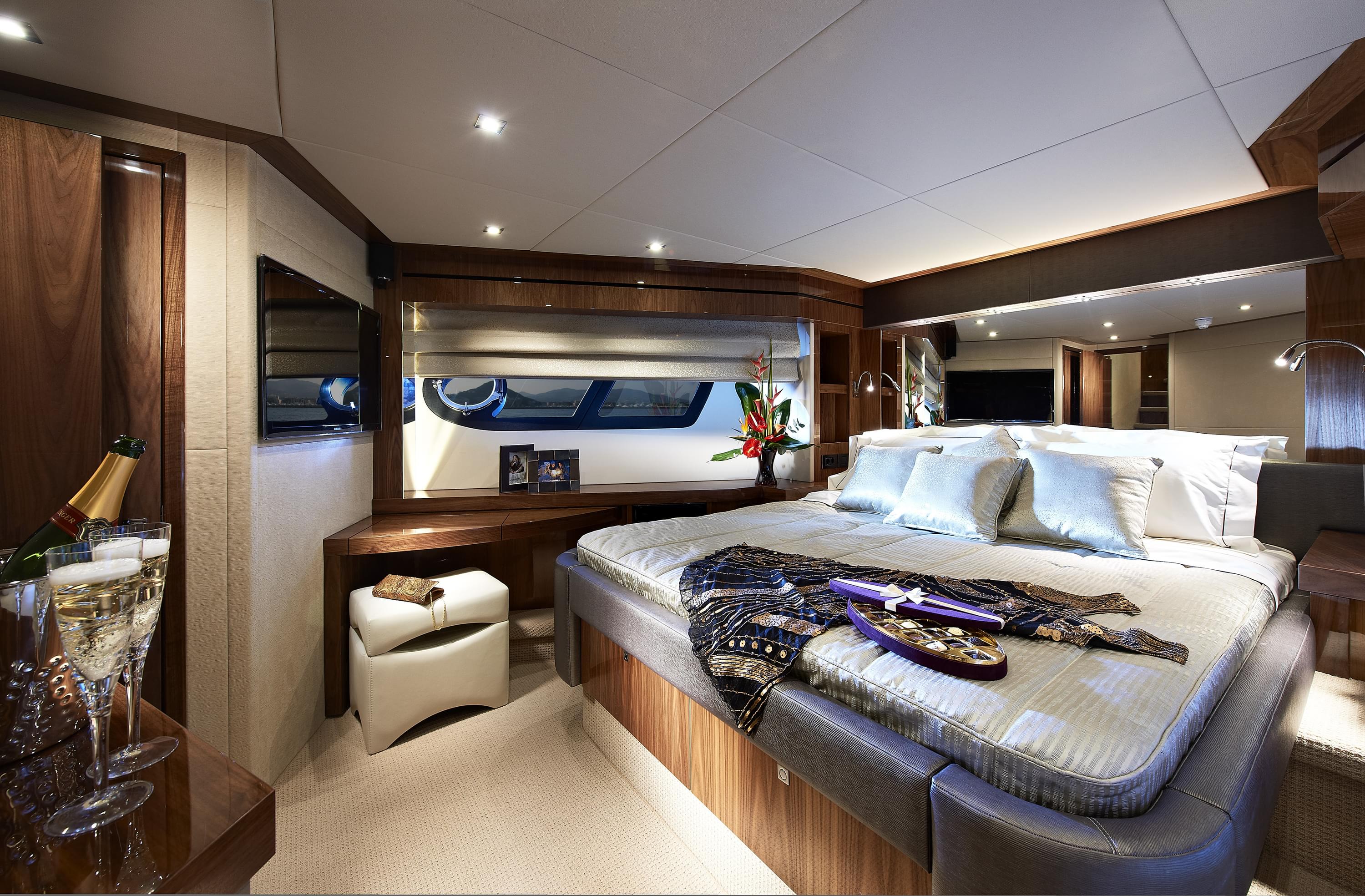 28M YACHT