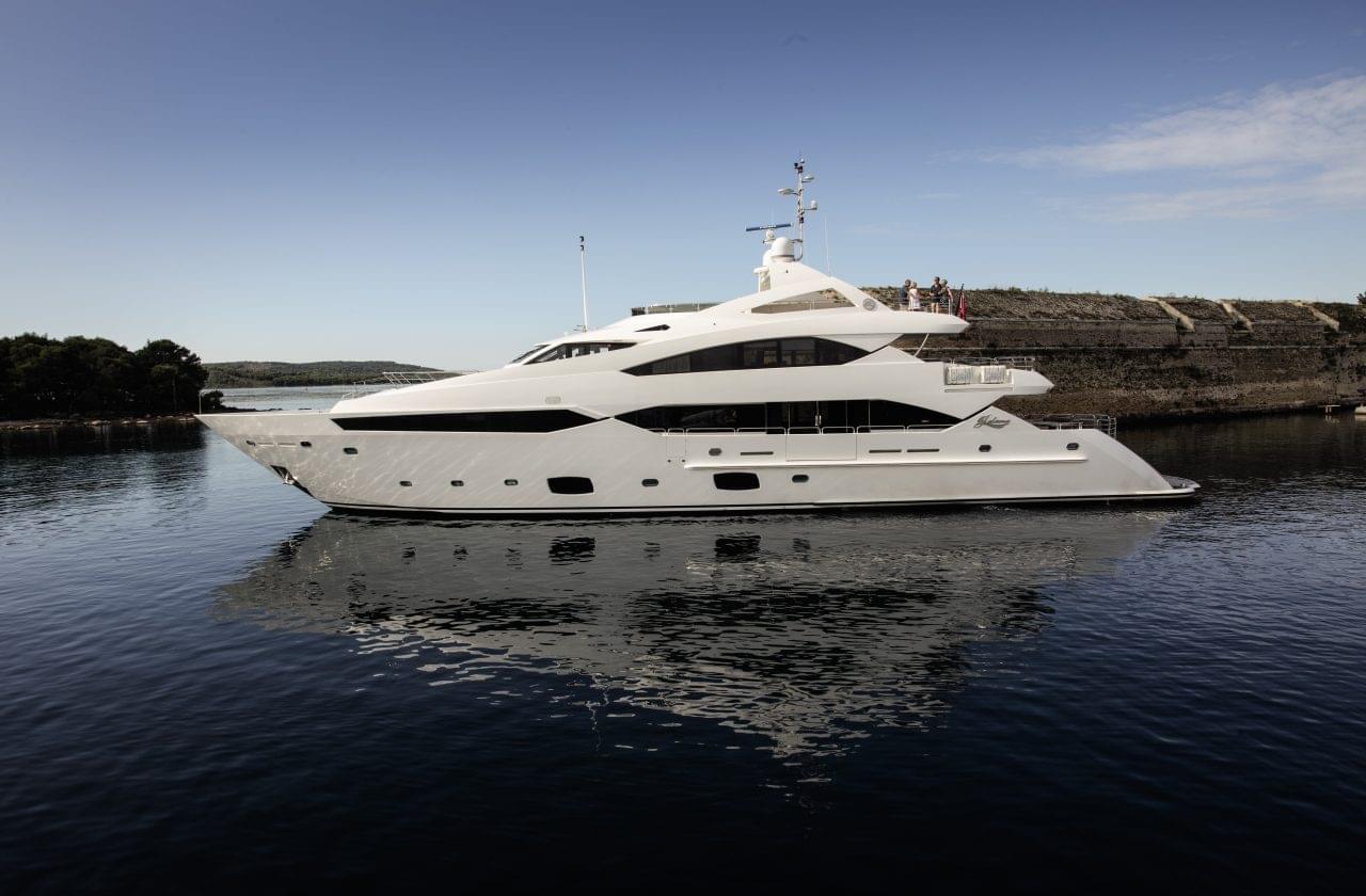 40M YACHT