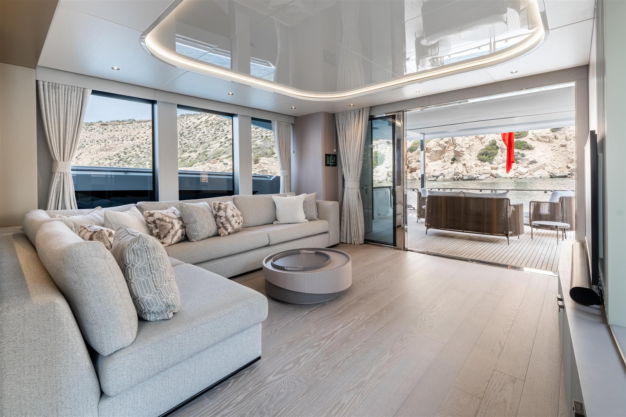82 Ocean Enclosed