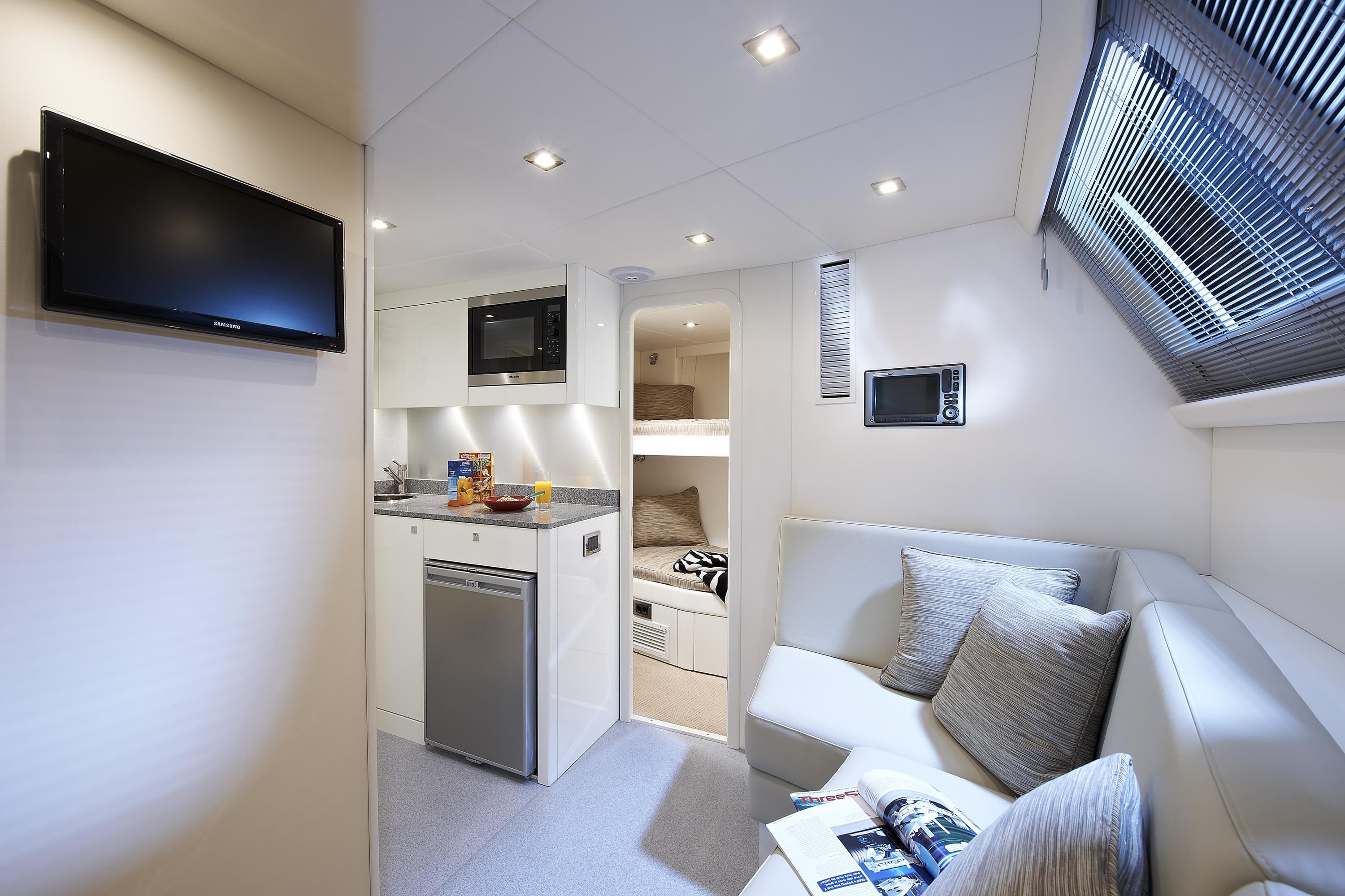 28M YACHT