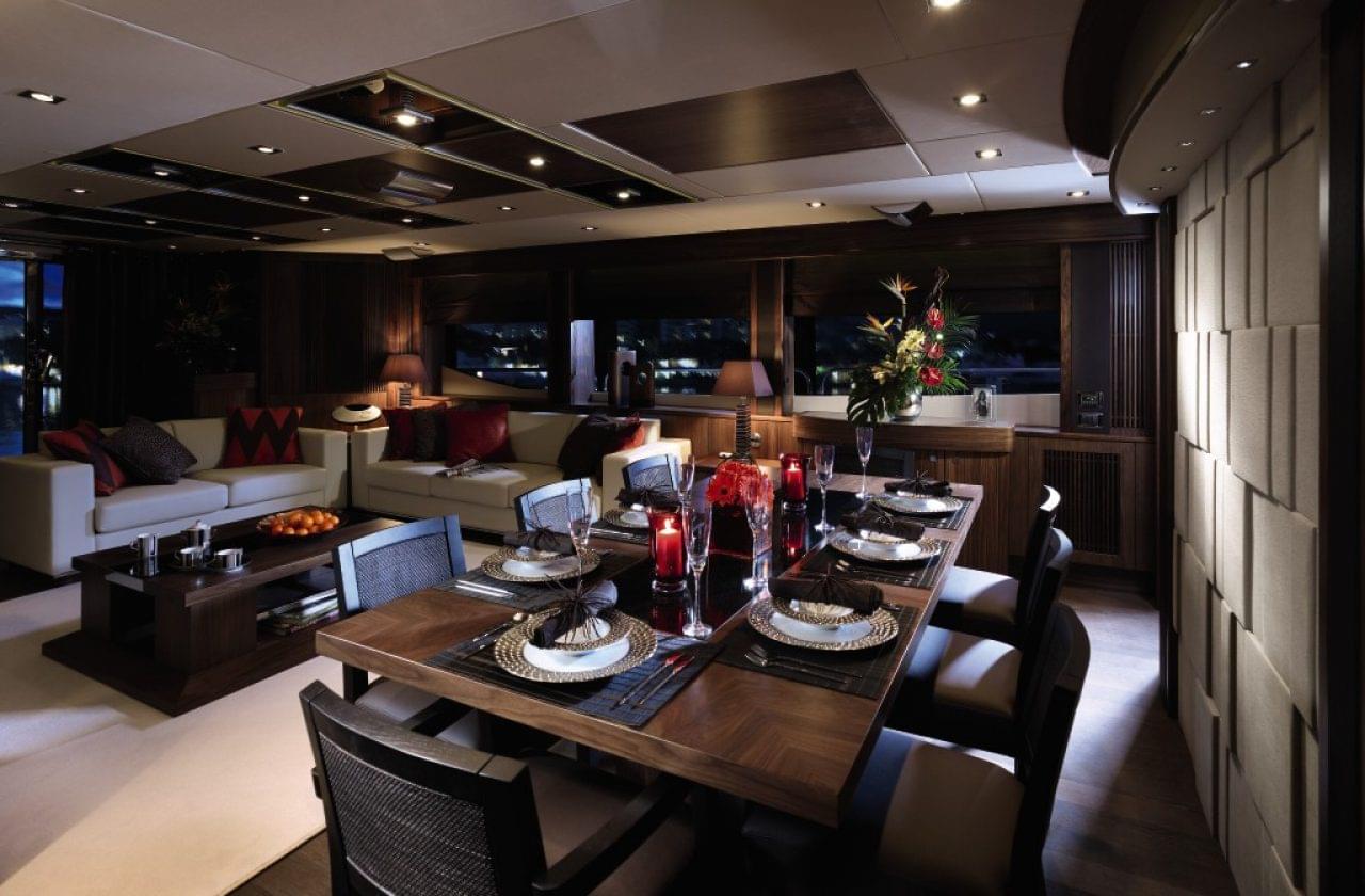30M YACHT