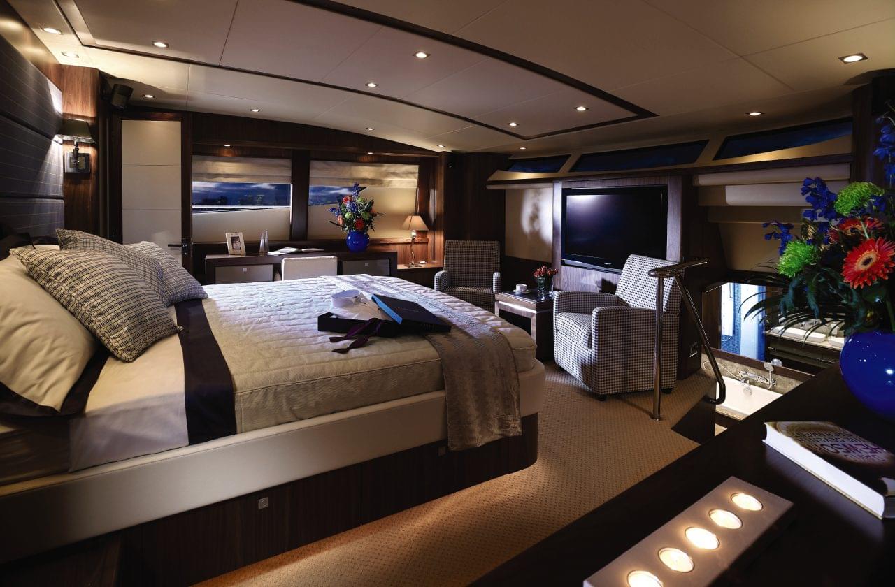 34M YACHT