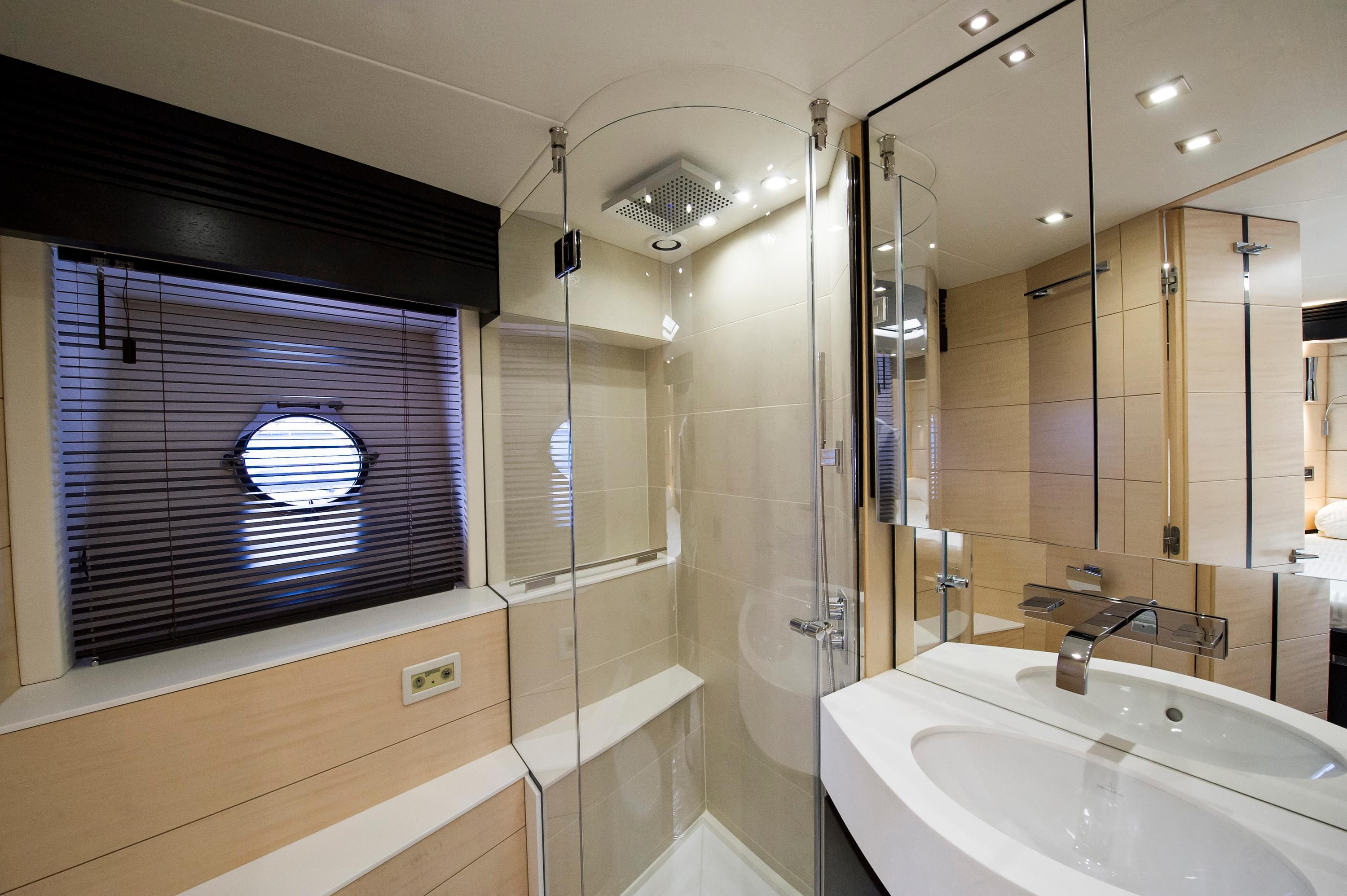 80 SPORT YACHT