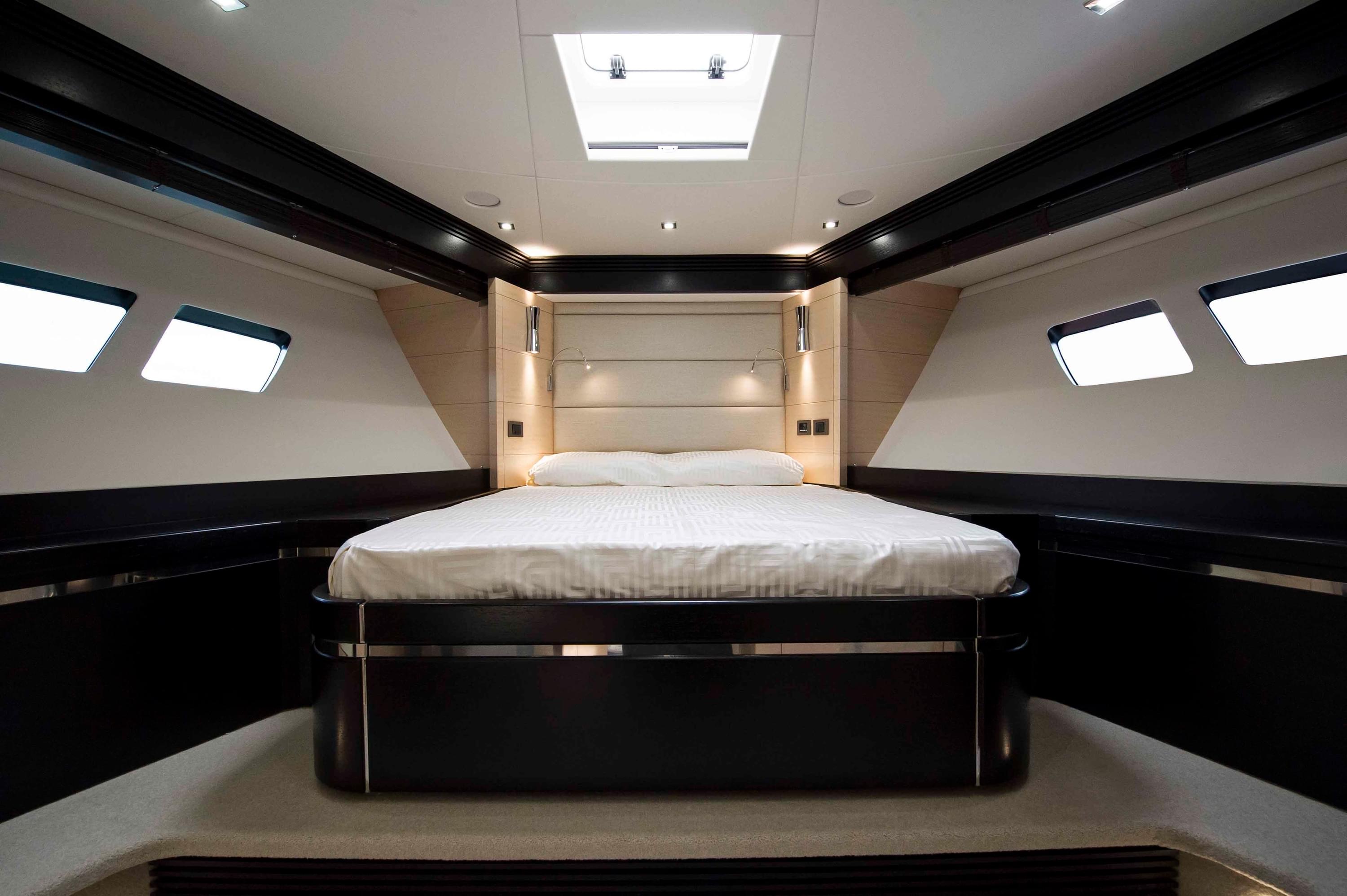 80 SPORT YACHT