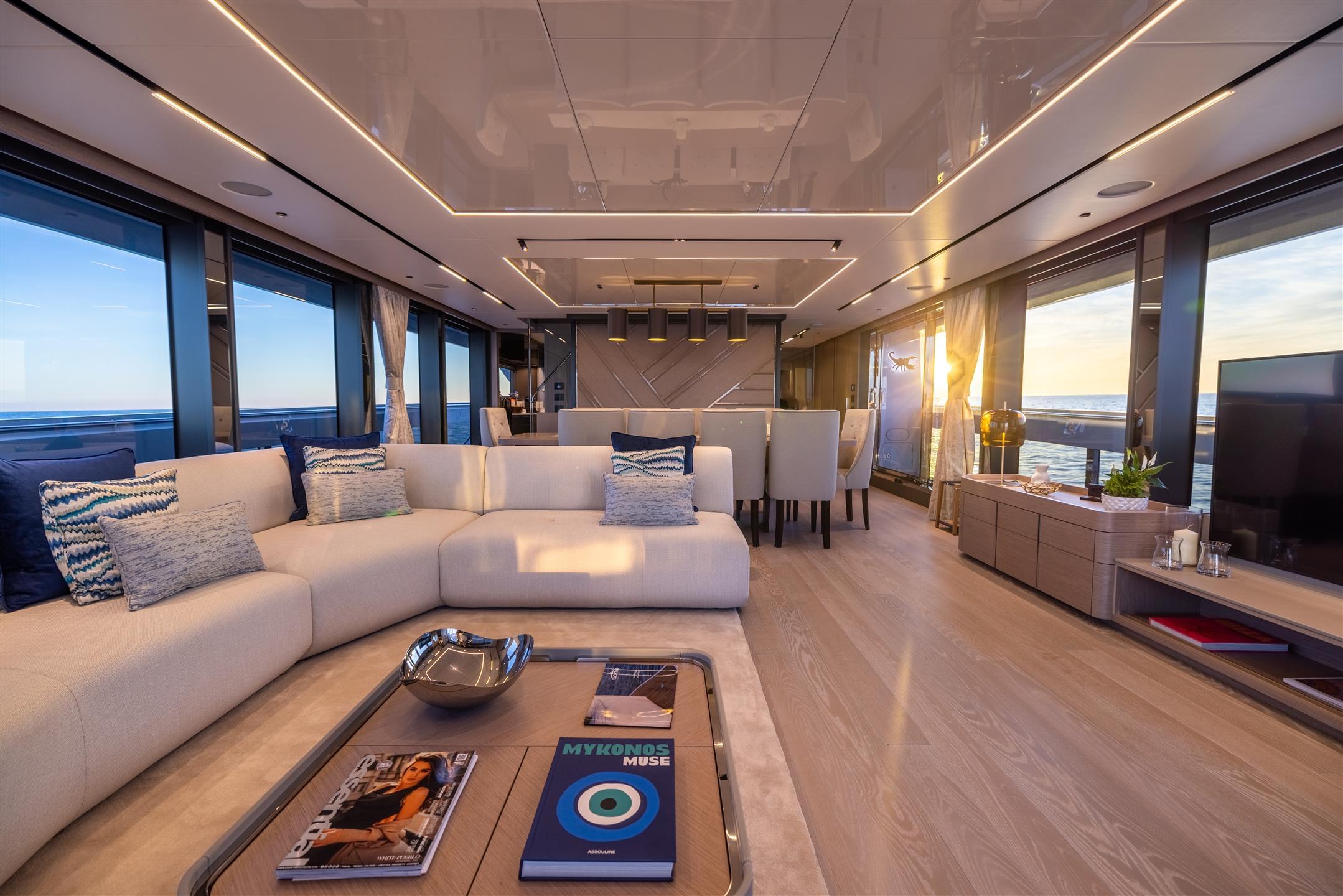 100 Yacht