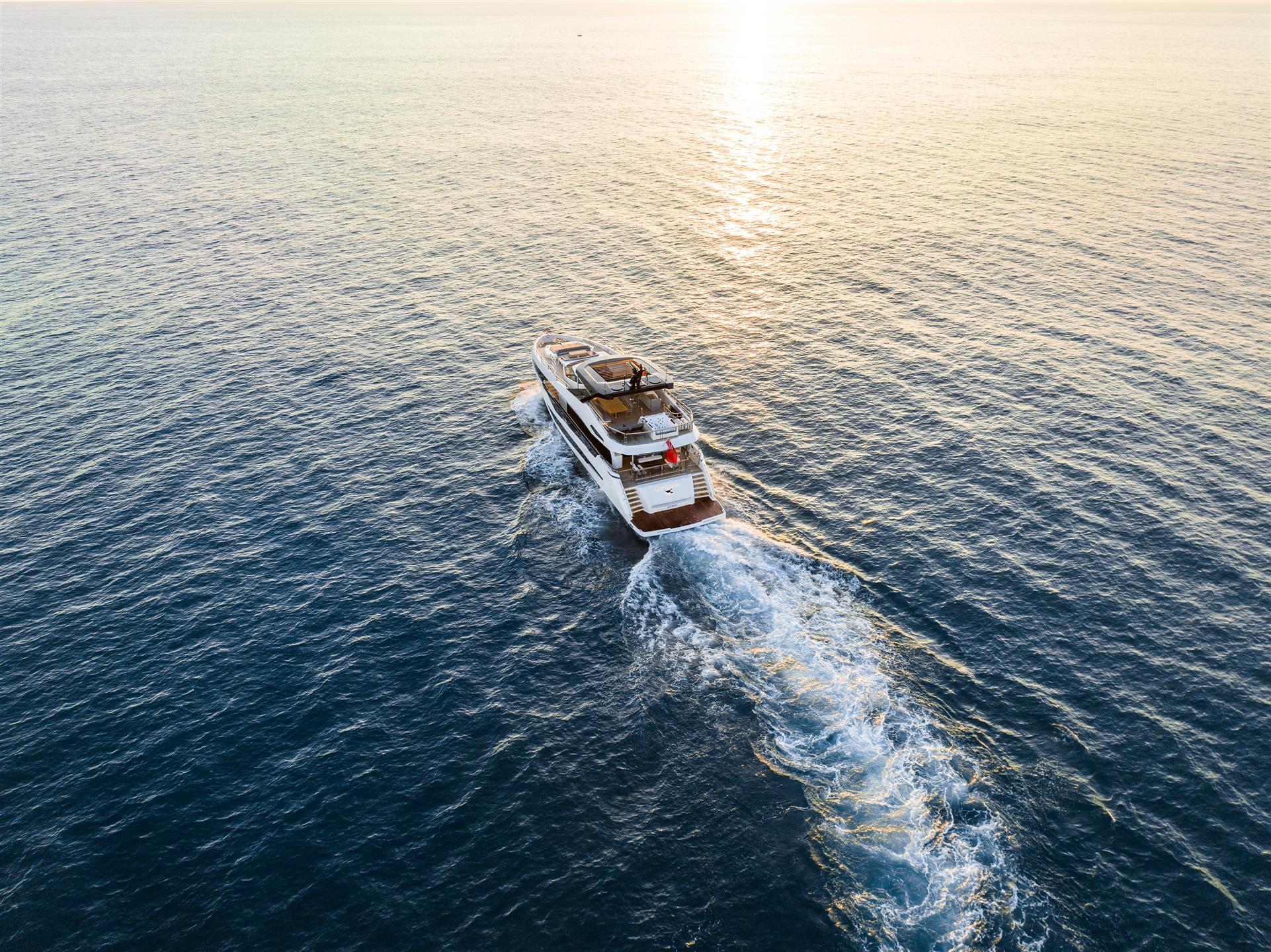 100 Yacht