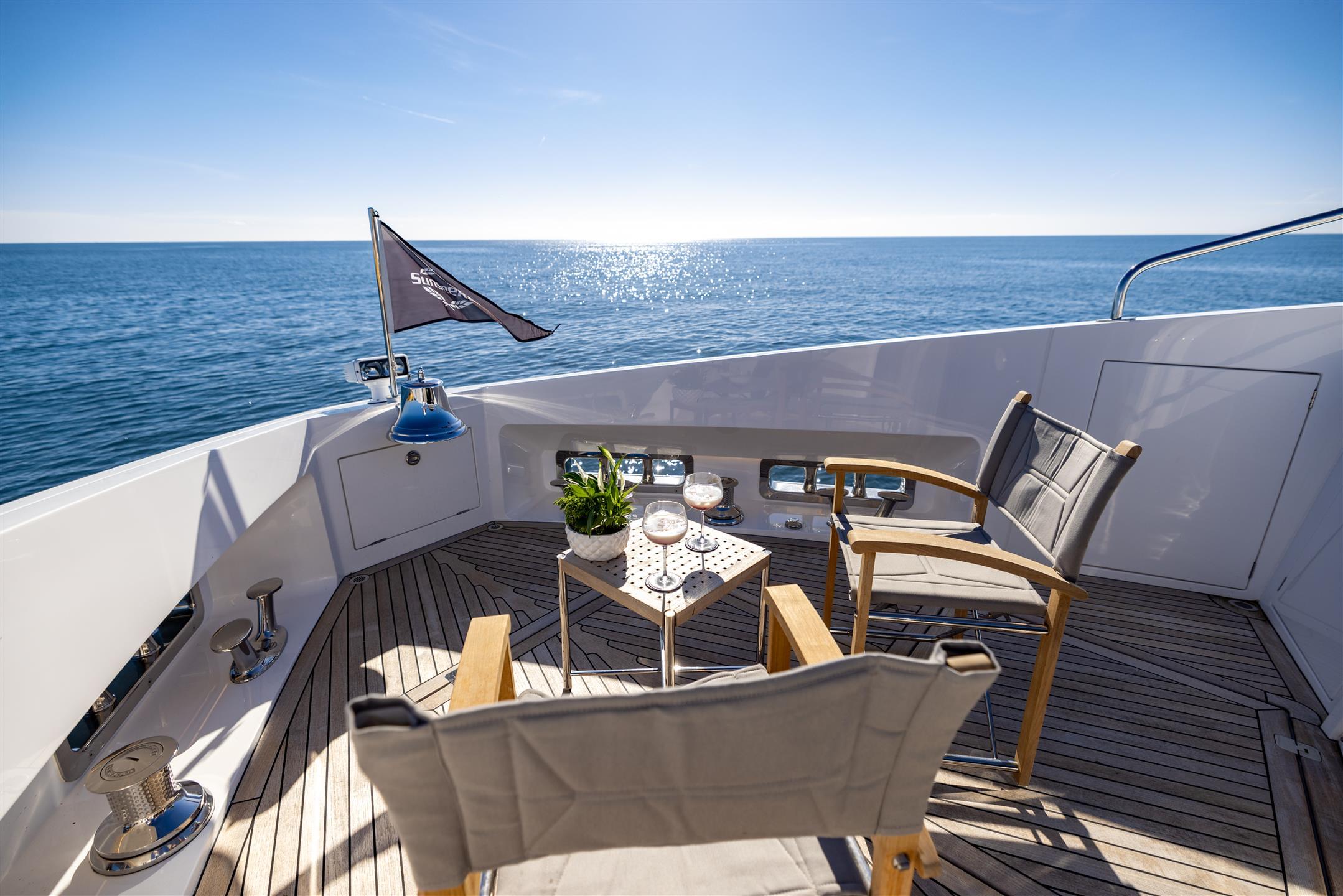 100 Yacht