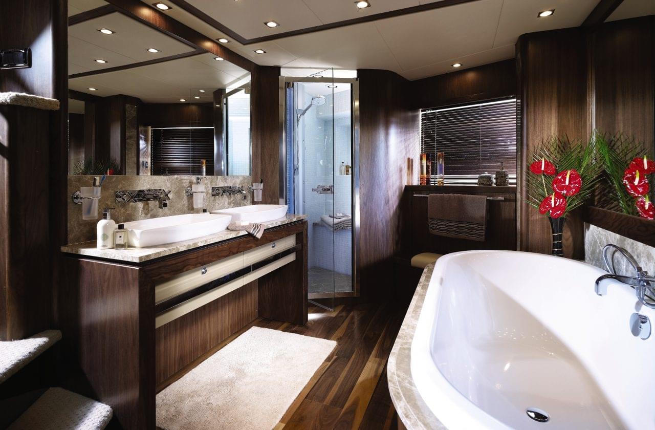 34M YACHT