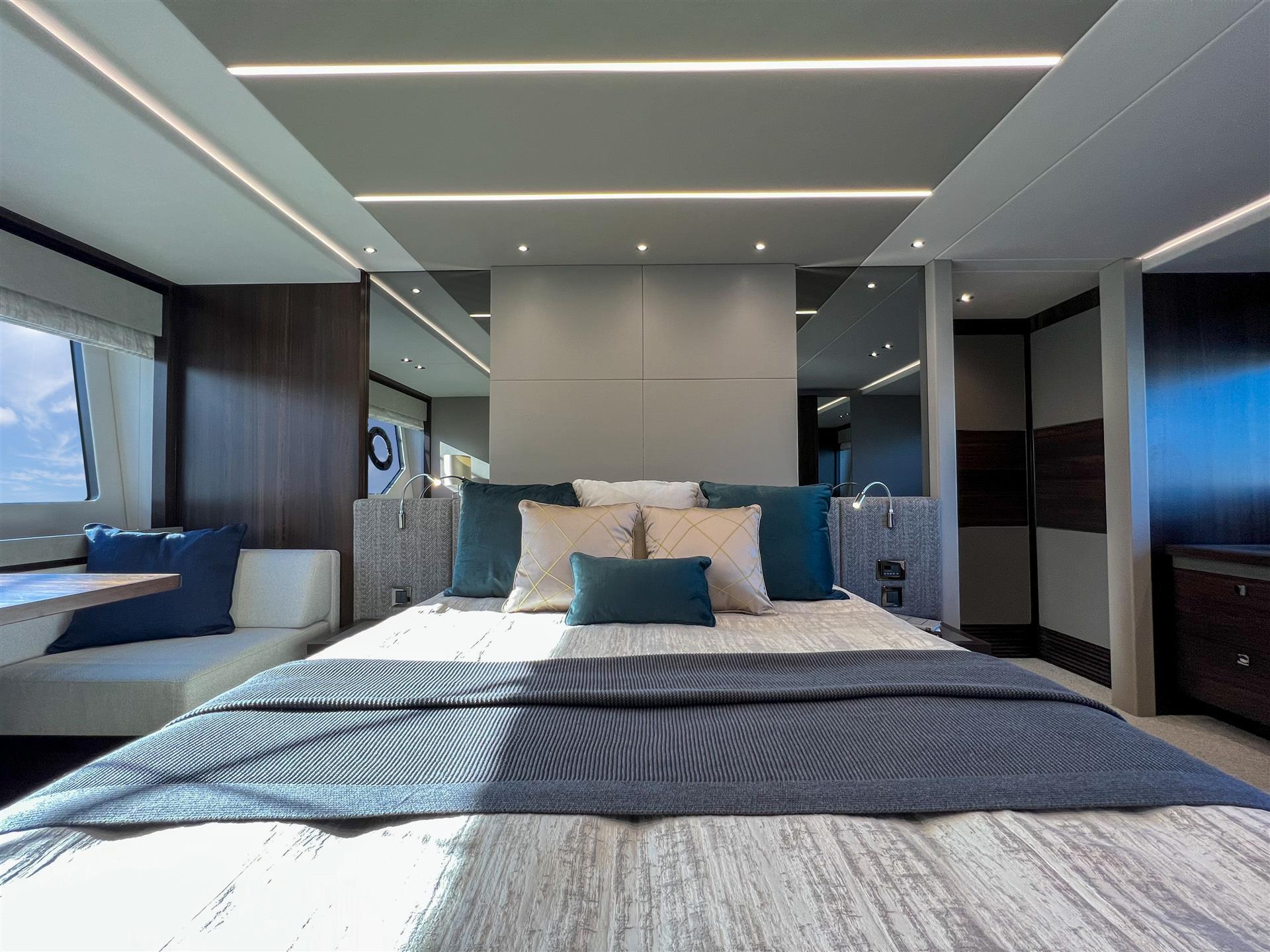 76 Yacht