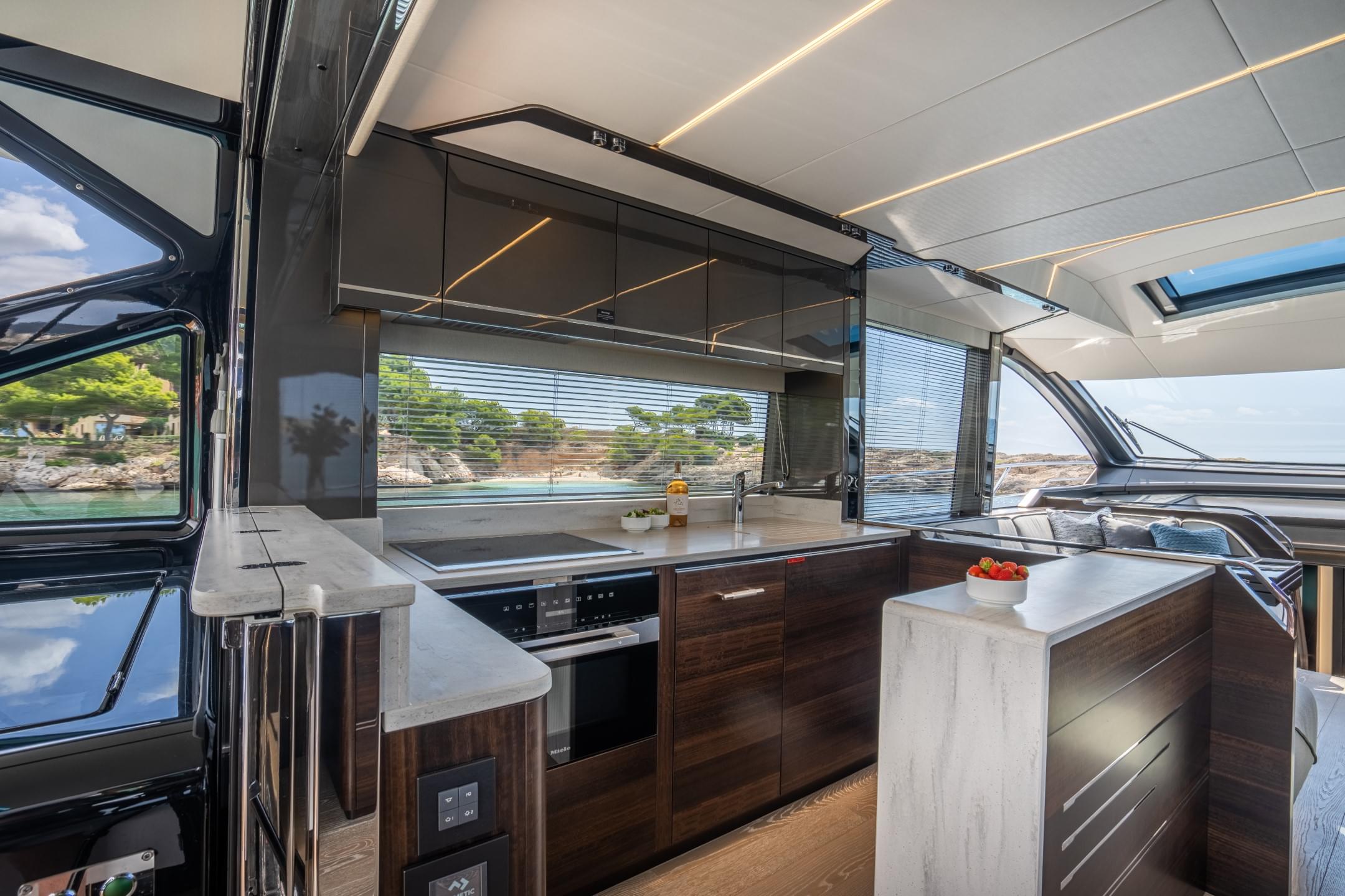 65 Sport Yacht