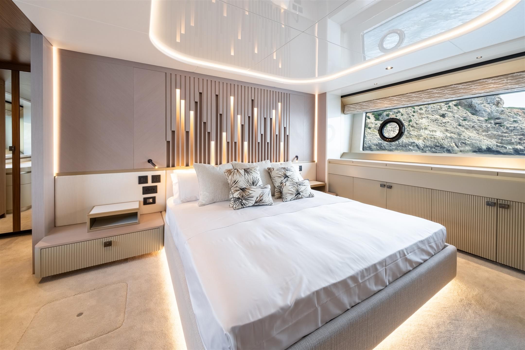 82 Ocean Enclosed