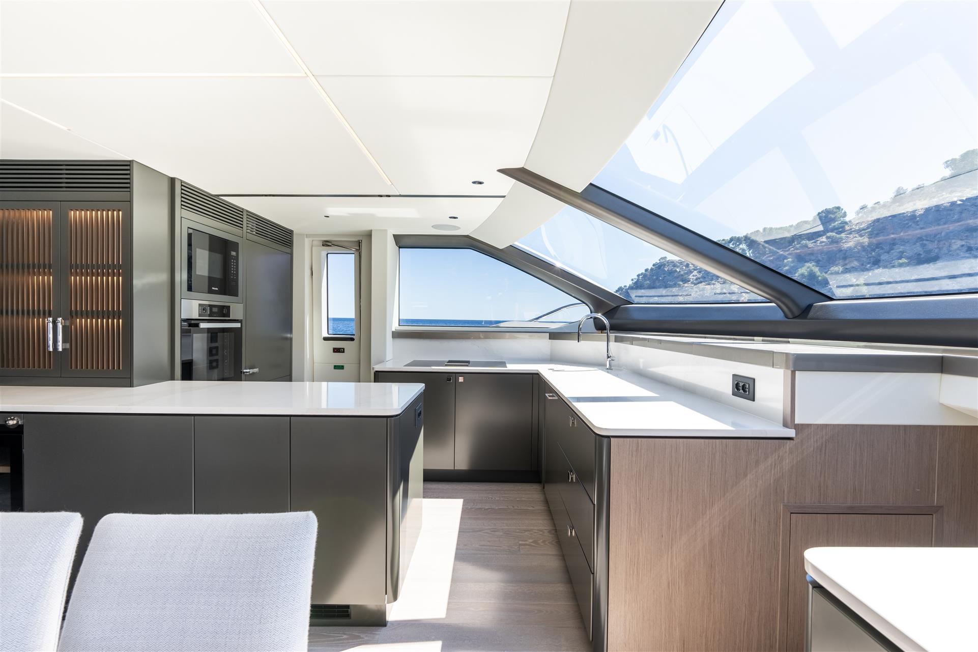 90 Ocean Enclosed