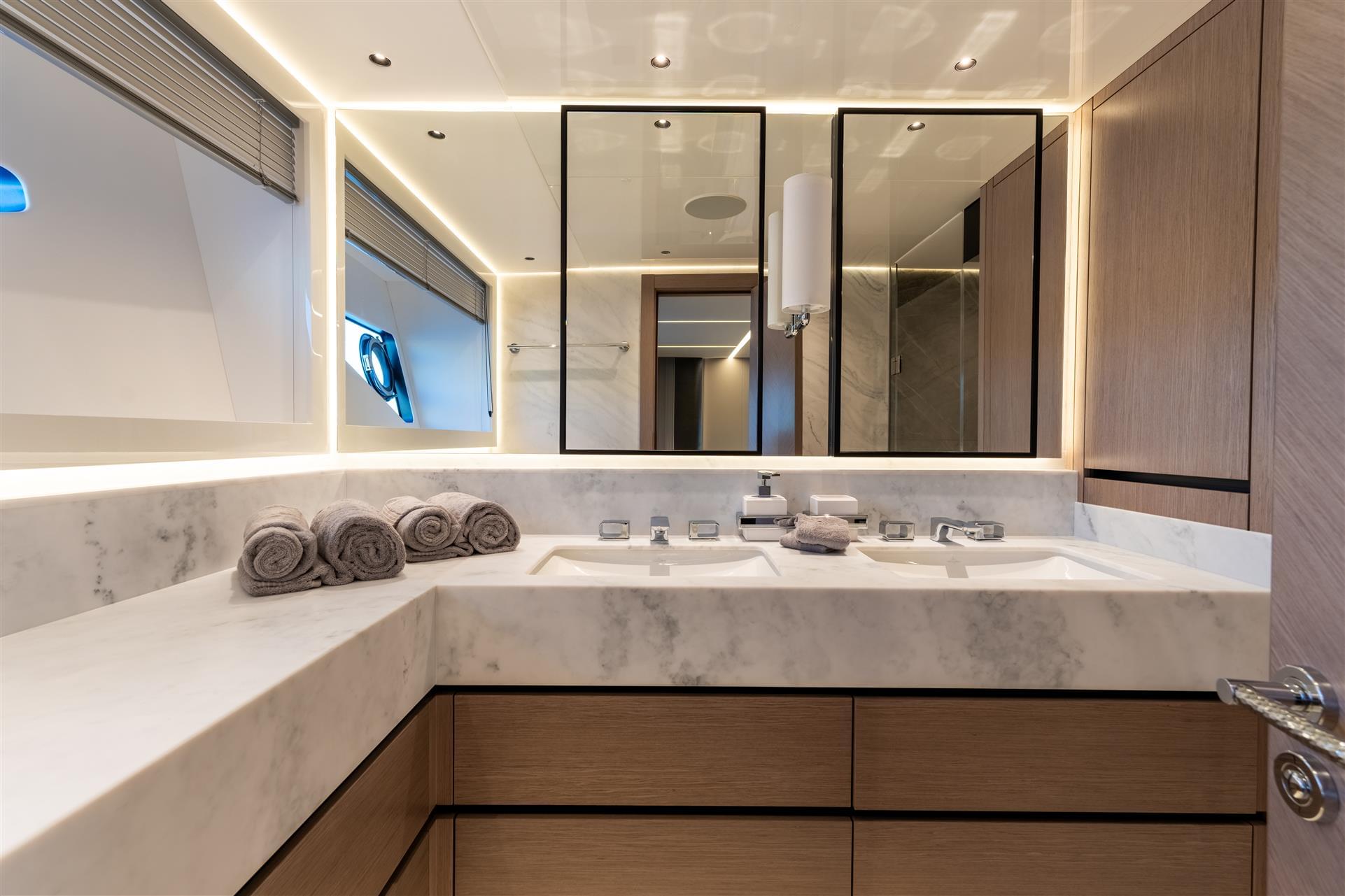 90 Ocean Enclosed