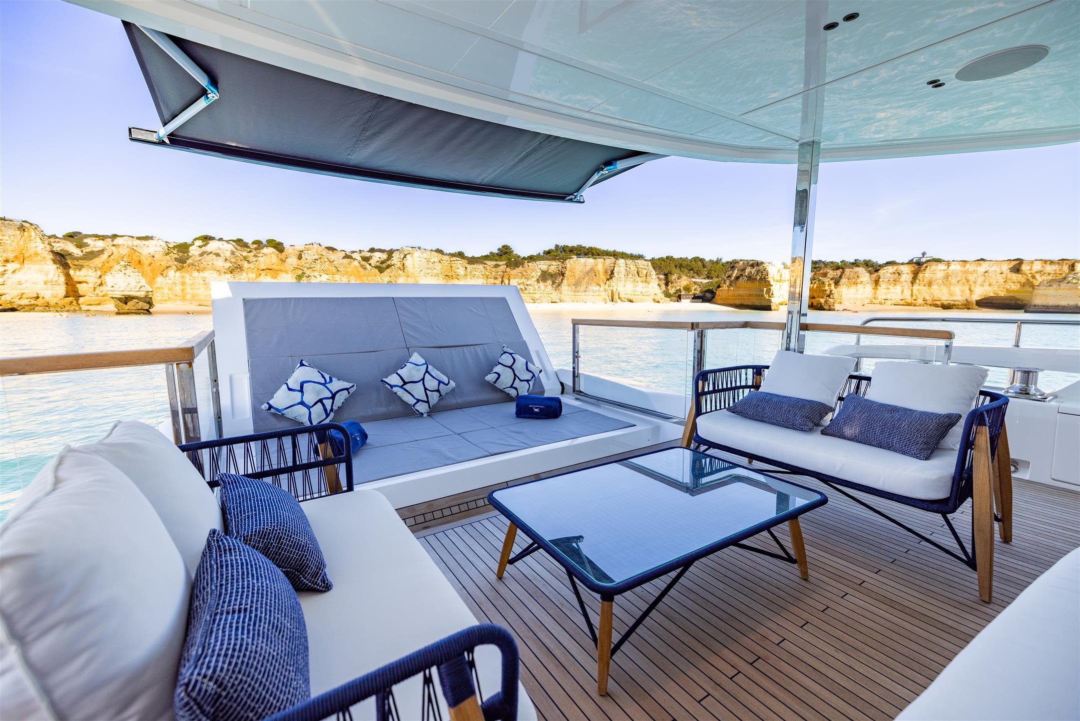 100 Yacht