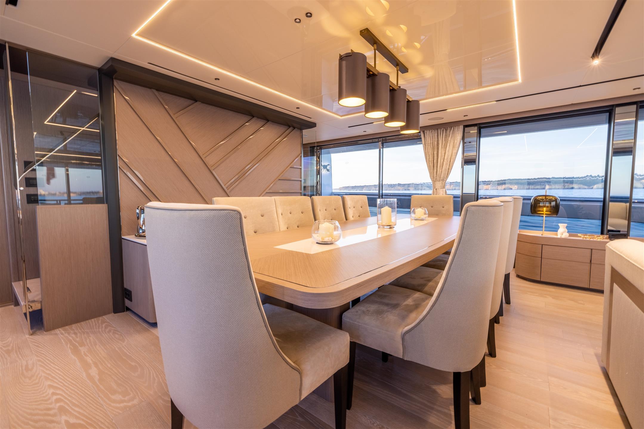 100 Yacht