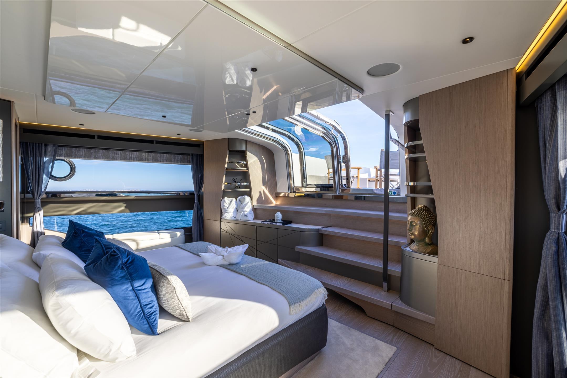 100 Yacht