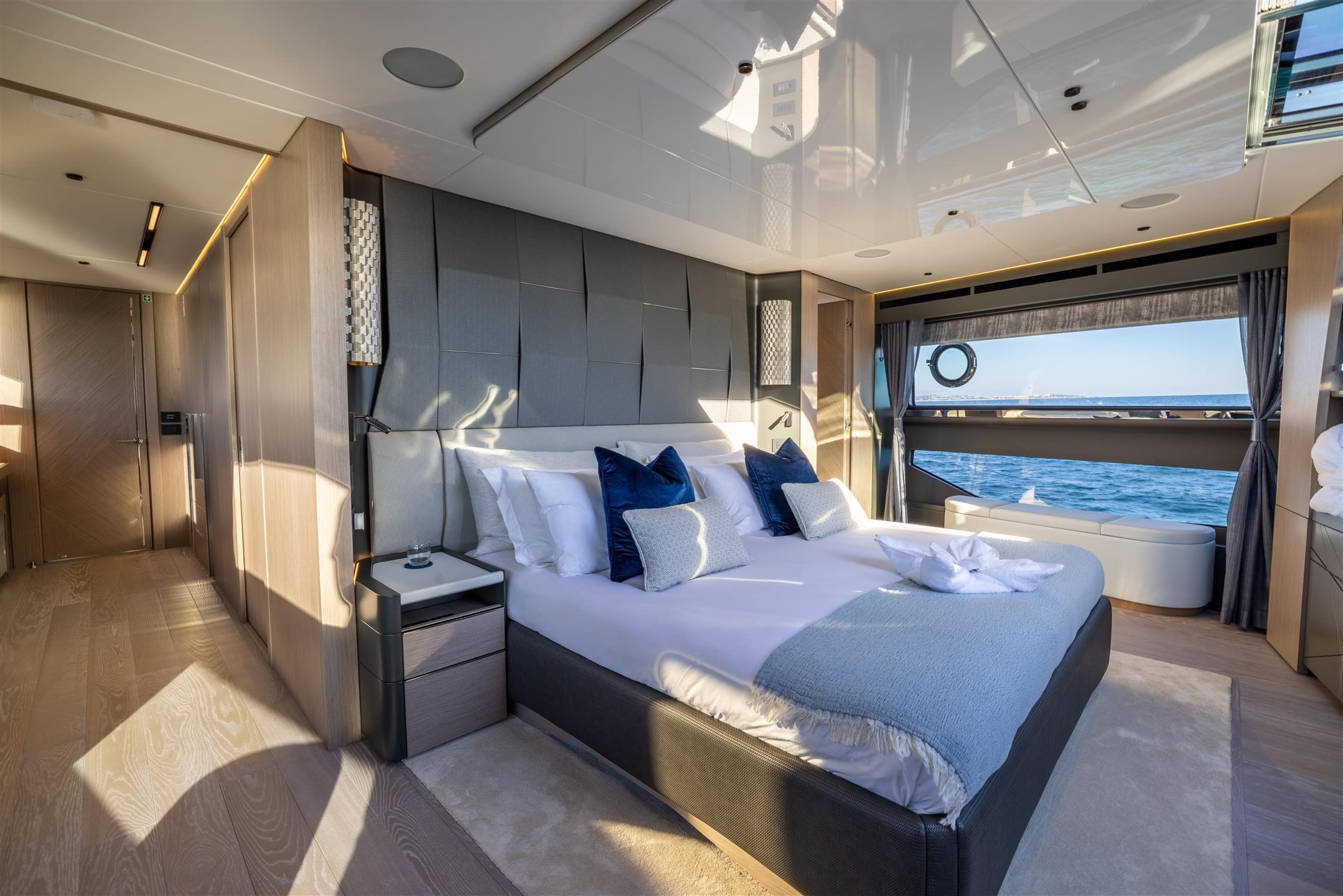 100 Yacht