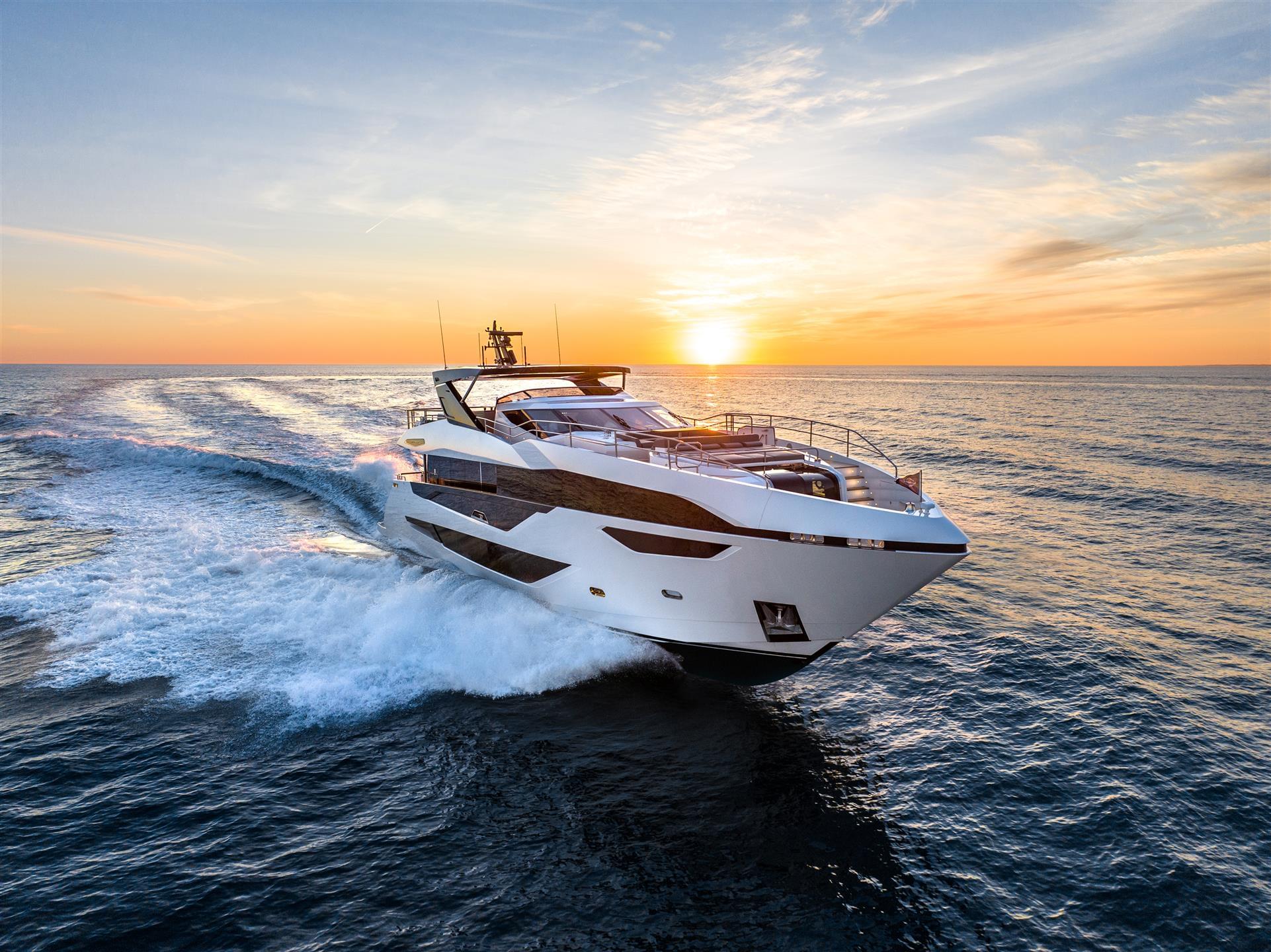 100 Yacht