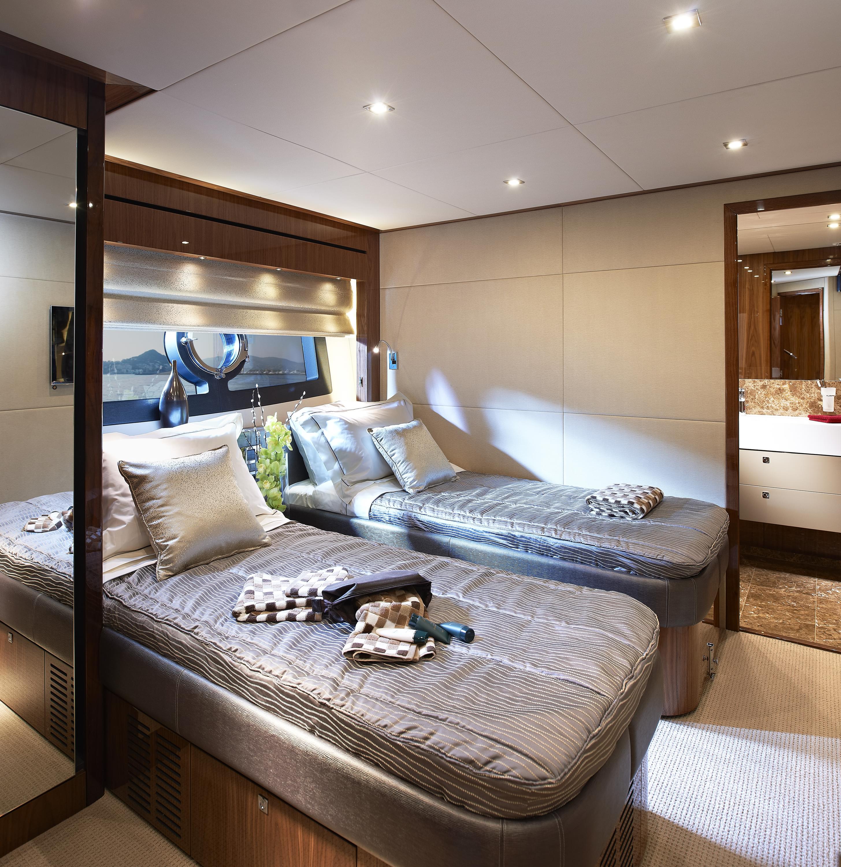 28M YACHT
