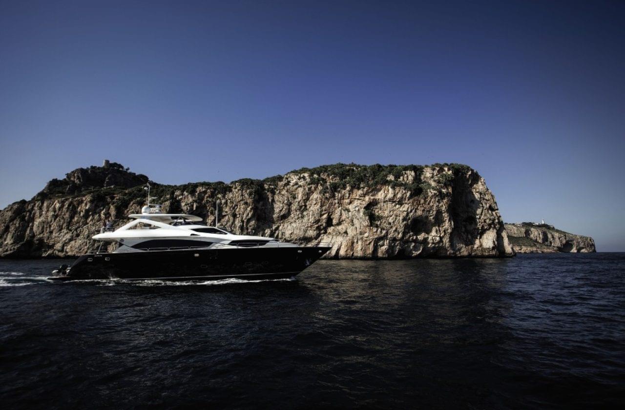 30M YACHT