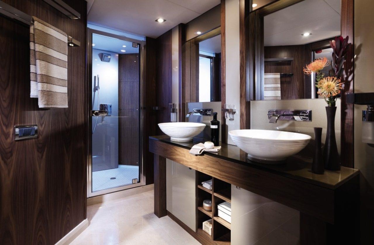 30M YACHT