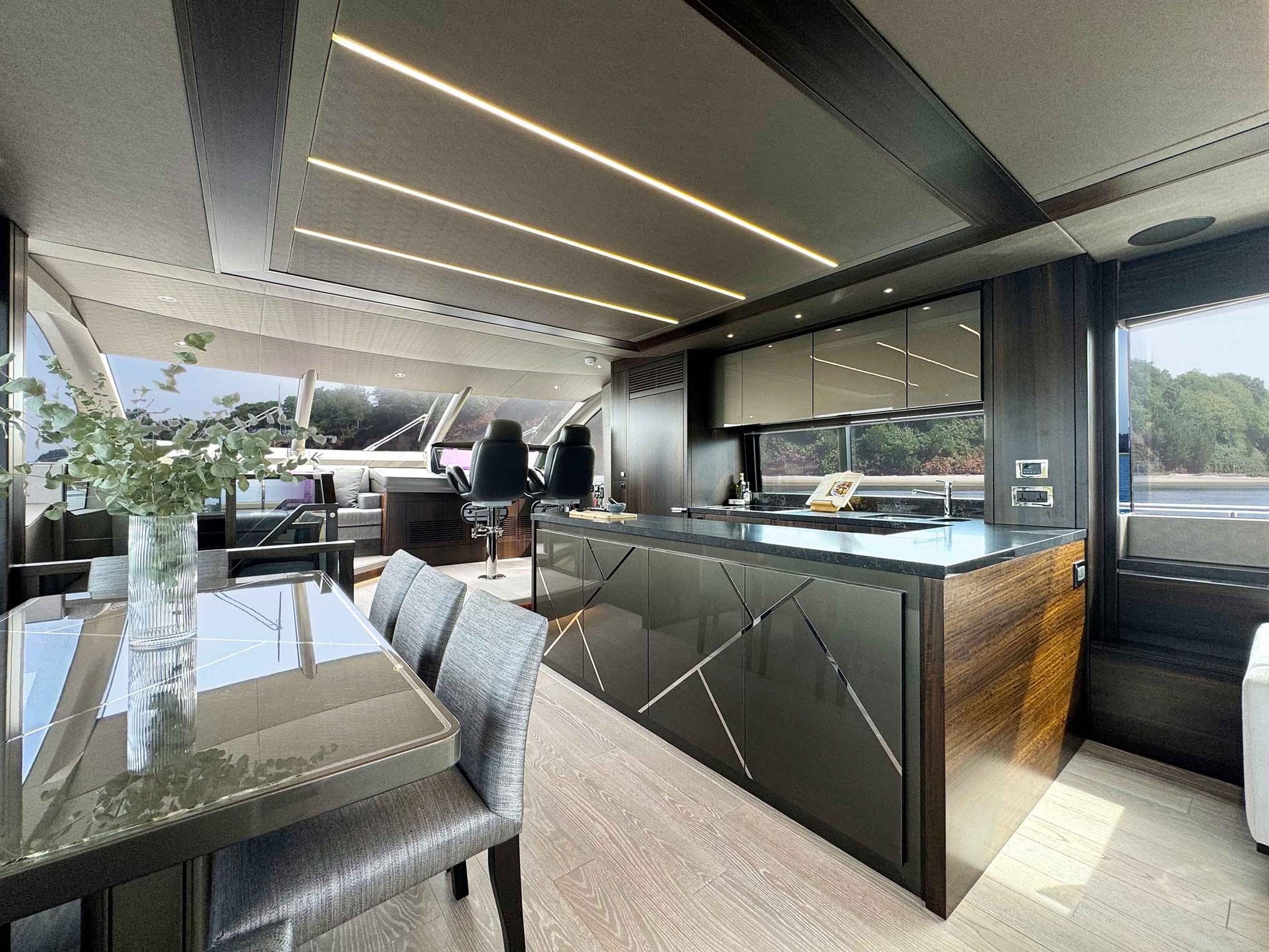 76 Yacht