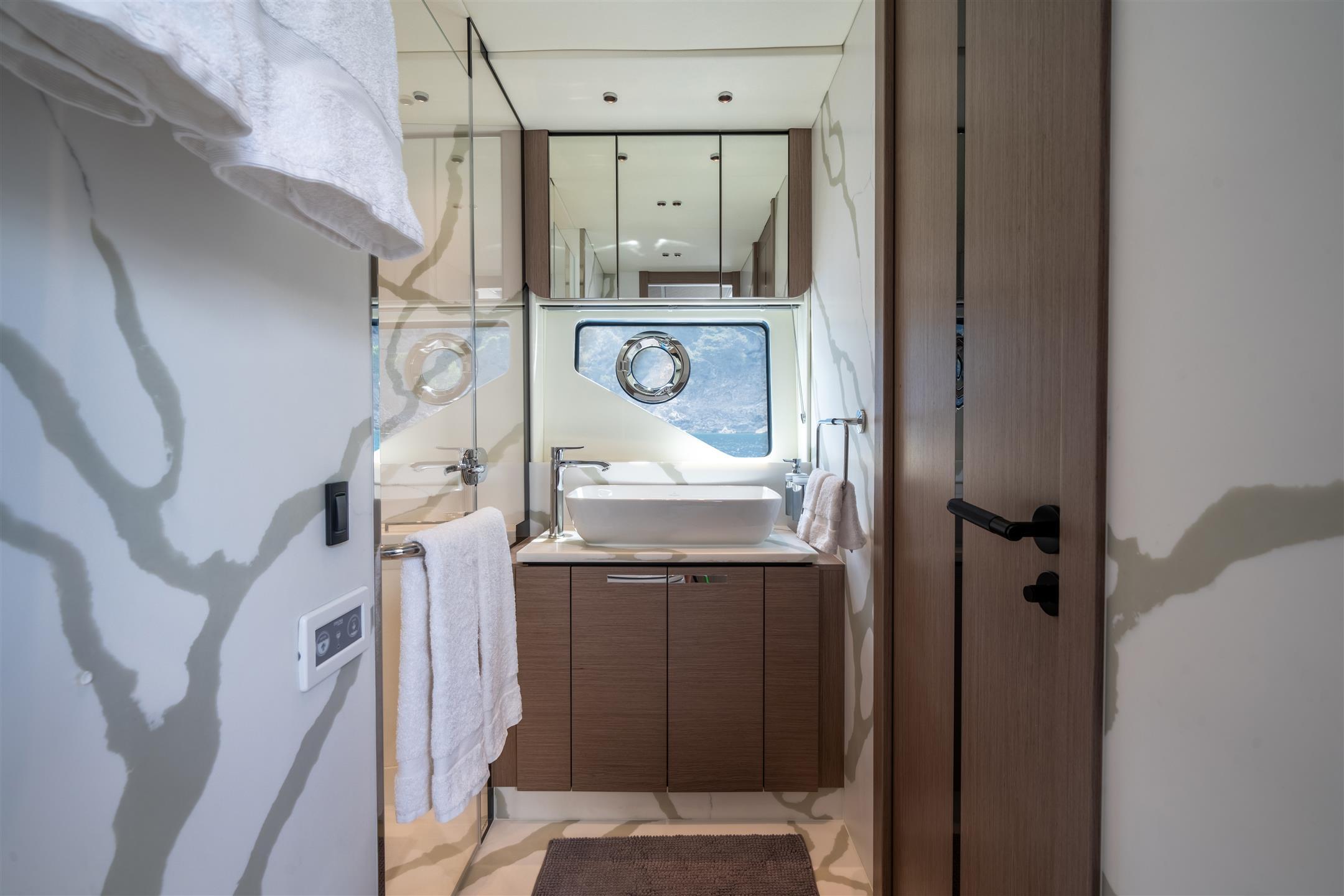 75 Sport Yacht