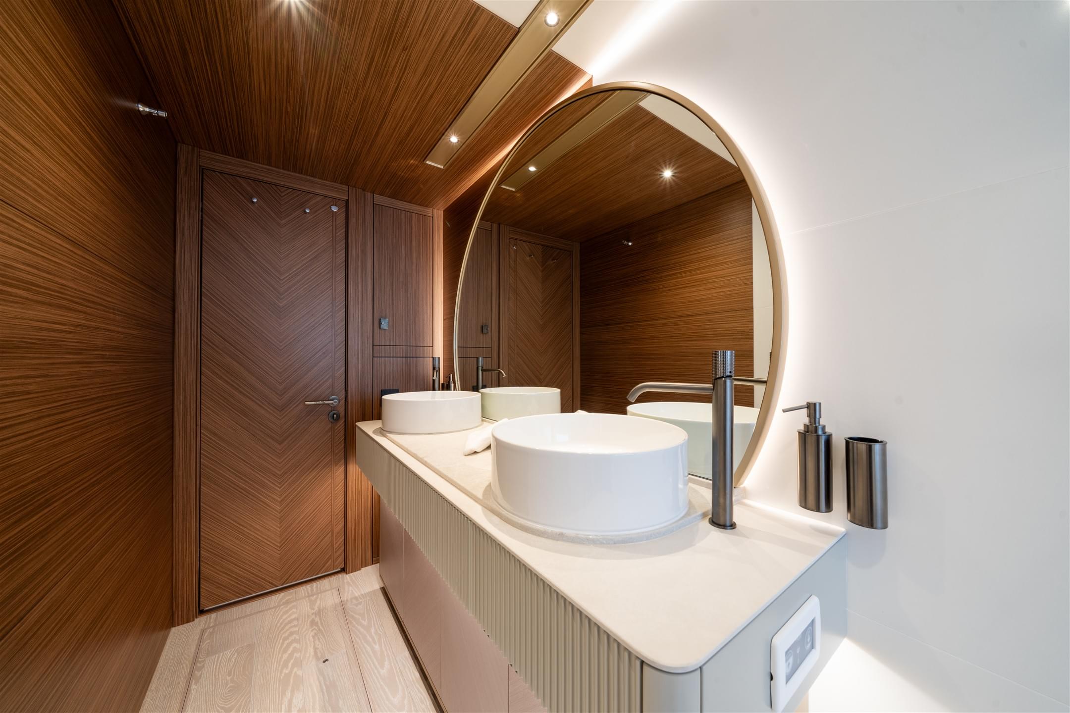 82 Ocean Enclosed