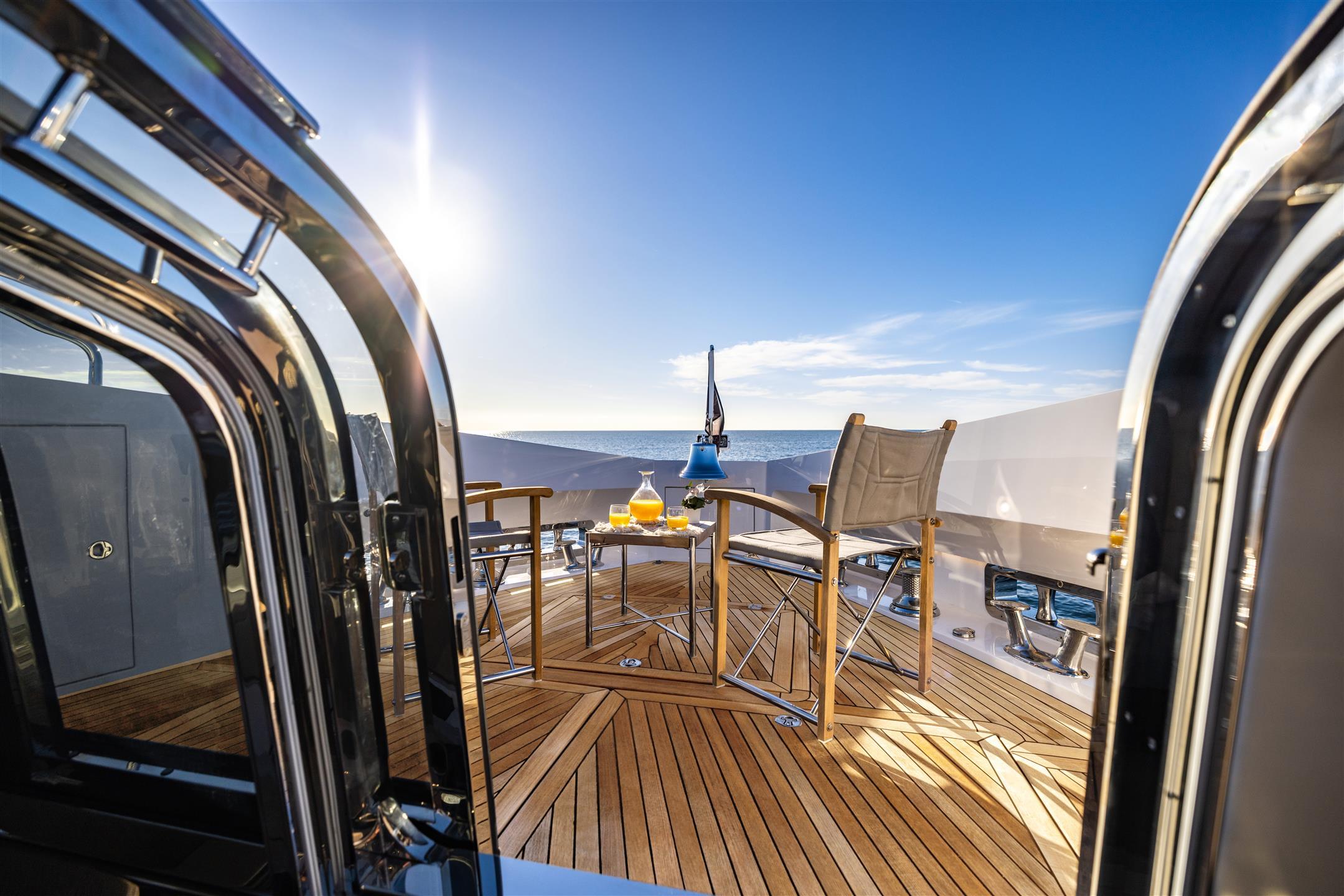 100 Yacht