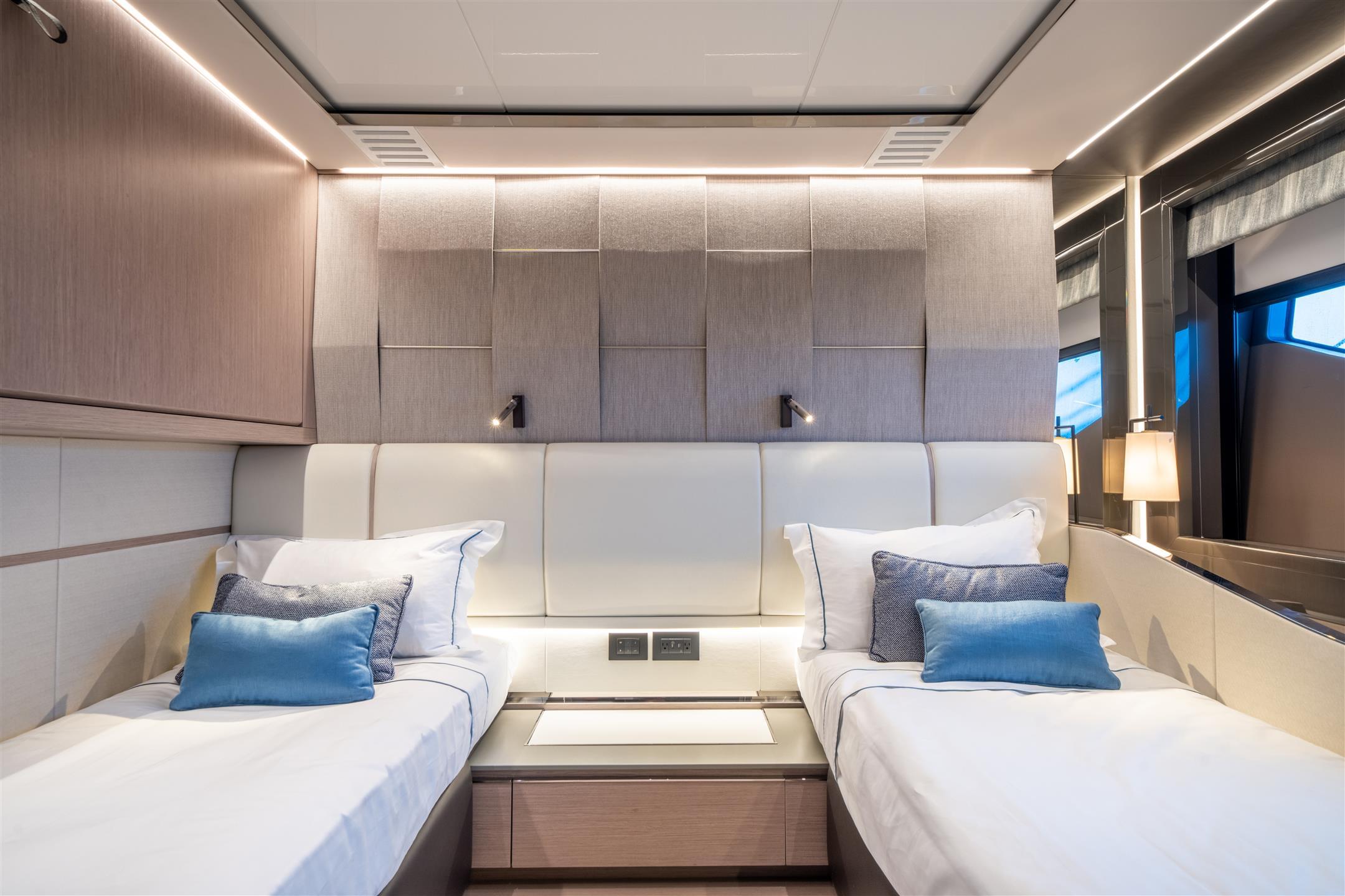 100 Yacht