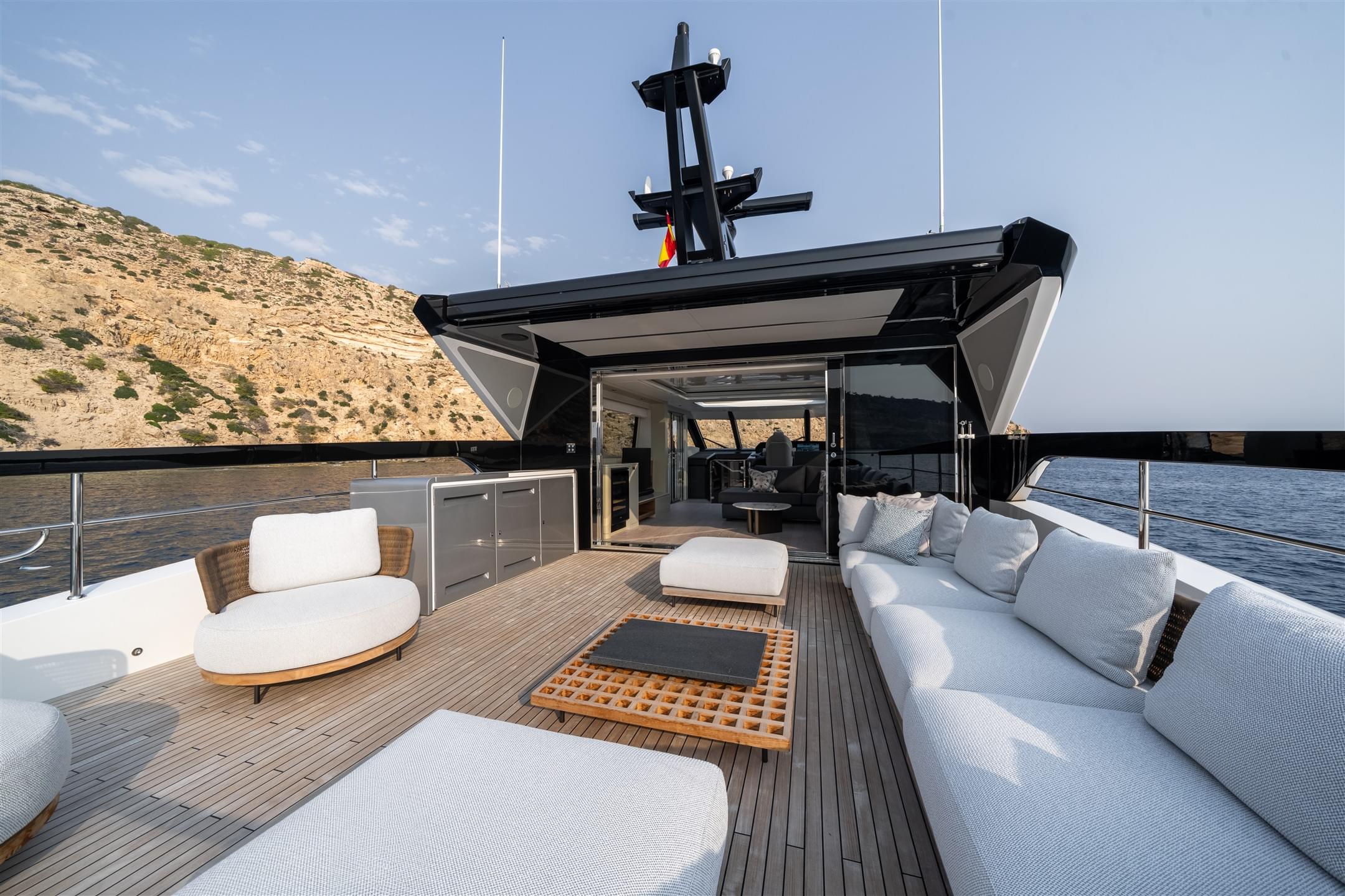 82 Ocean Enclosed