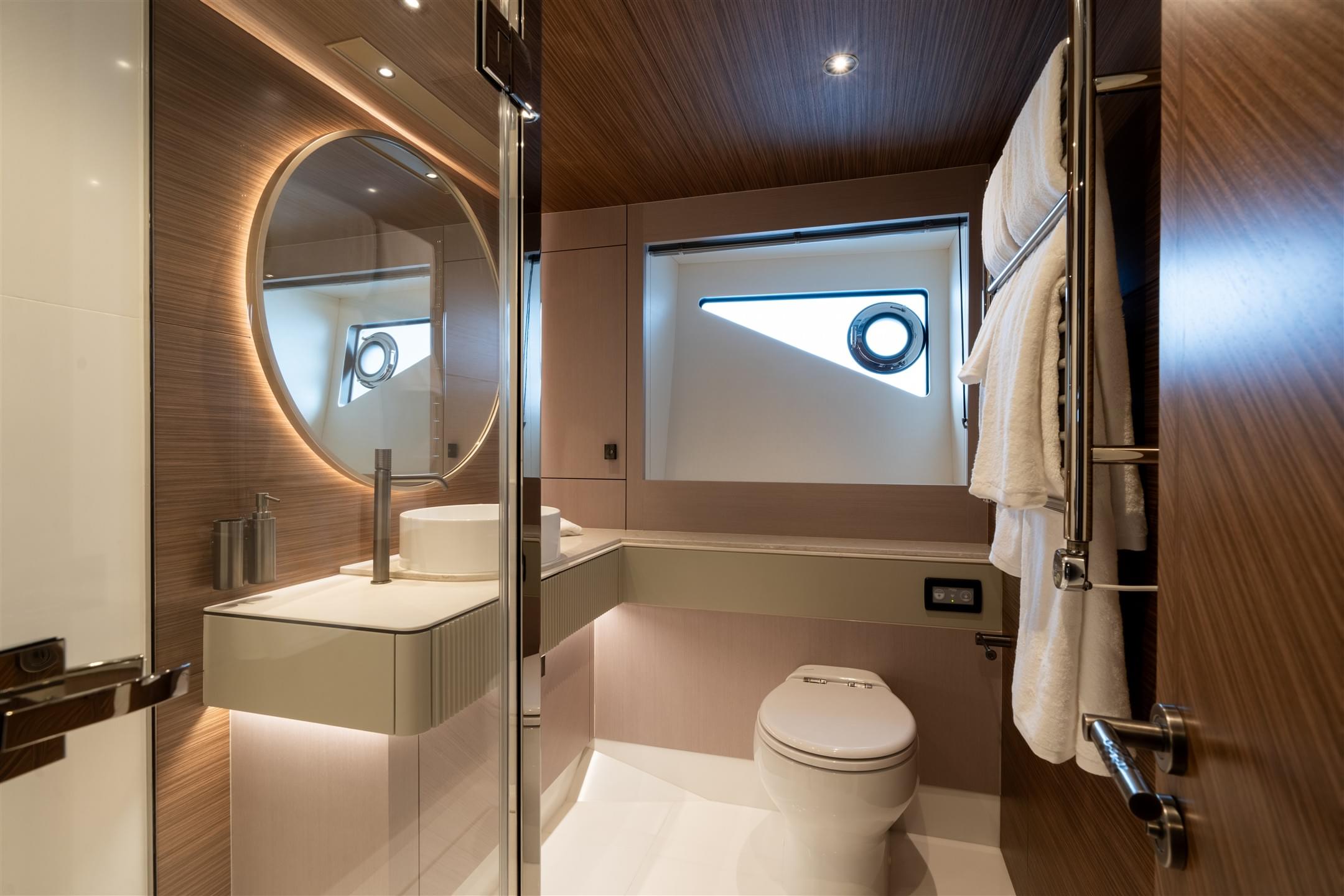82 Ocean Enclosed