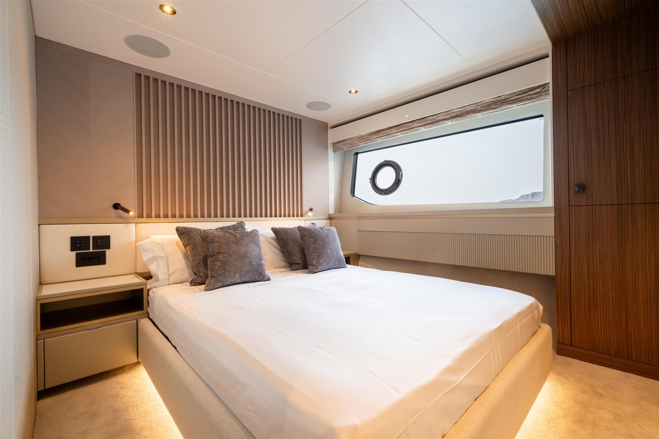 82 Ocean Enclosed