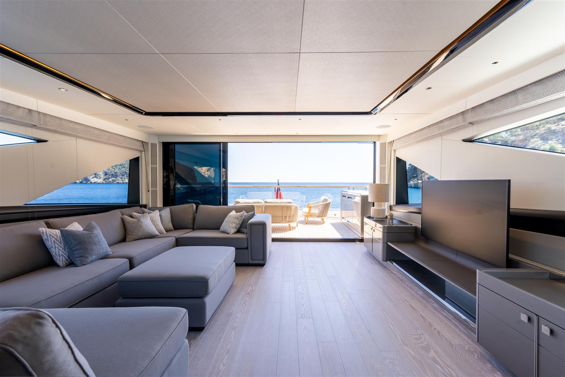 90 Ocean Enclosed
