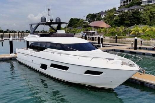 Ferretti Yachts 700